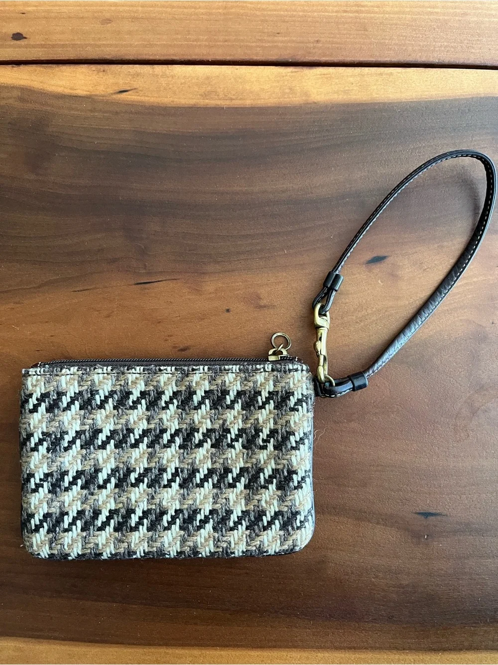 🌸Vintage Coach Wool Wristlet